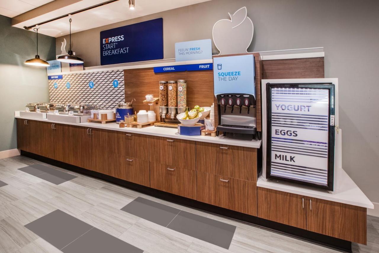 Holiday Inn Express - Kansas City Downtown By Ihg Exterior photo
